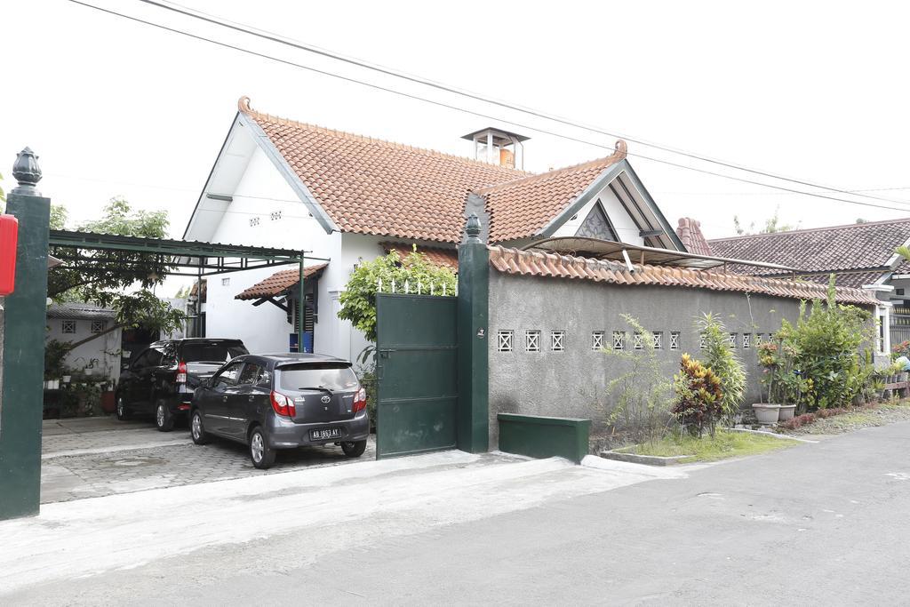 Reddoorz Near Adisucipto Airport Hotel Джокякарта Екстериор снимка