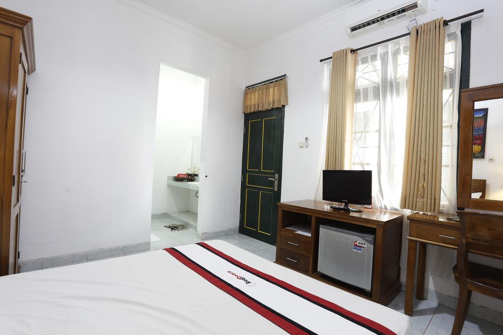 Reddoorz Near Adisucipto Airport Hotel Джокякарта Екстериор снимка