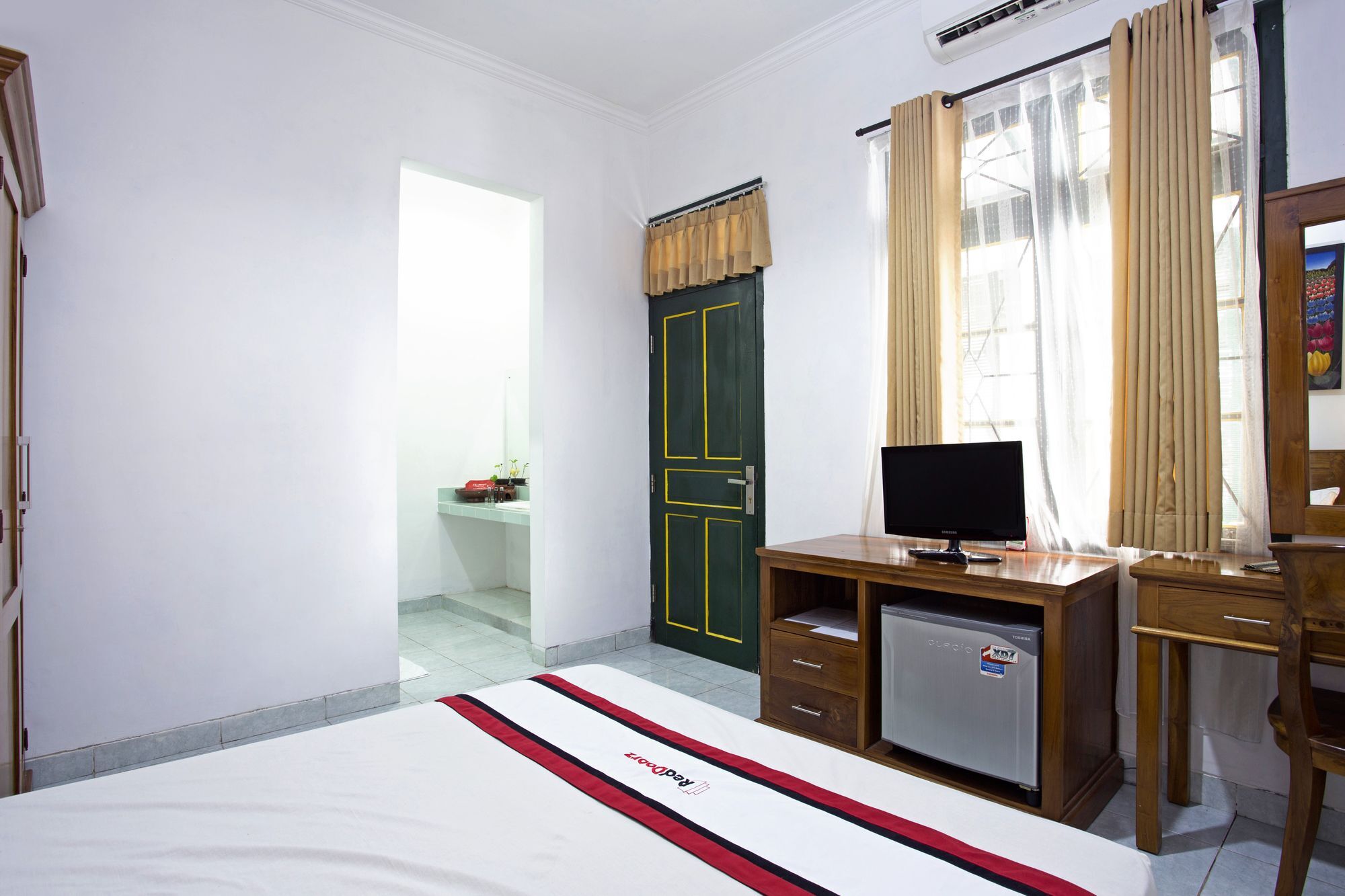 Reddoorz Near Adisucipto Airport Hotel Джокякарта Екстериор снимка